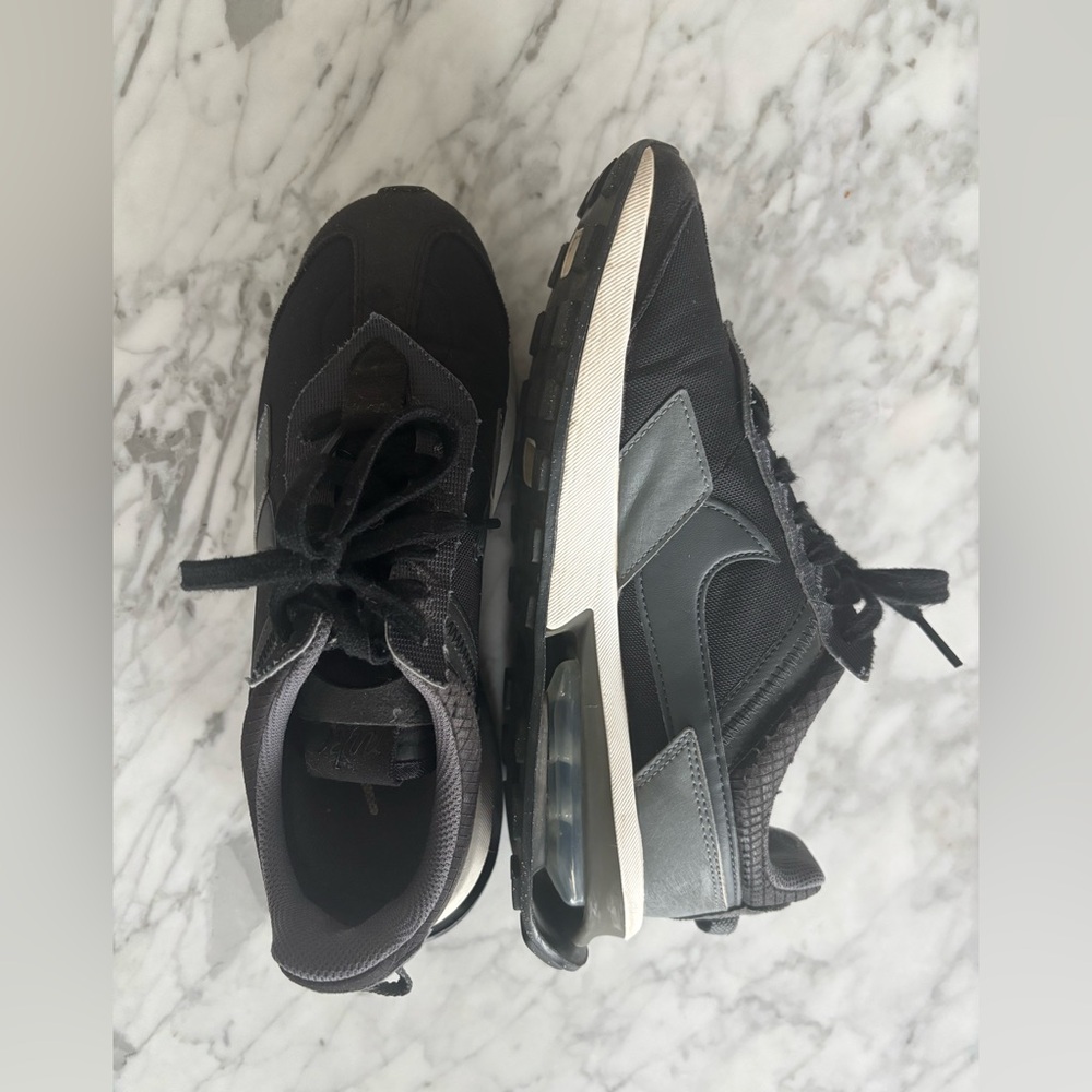 Nike Air Max Pre-Day Black and Gray Sneakers
